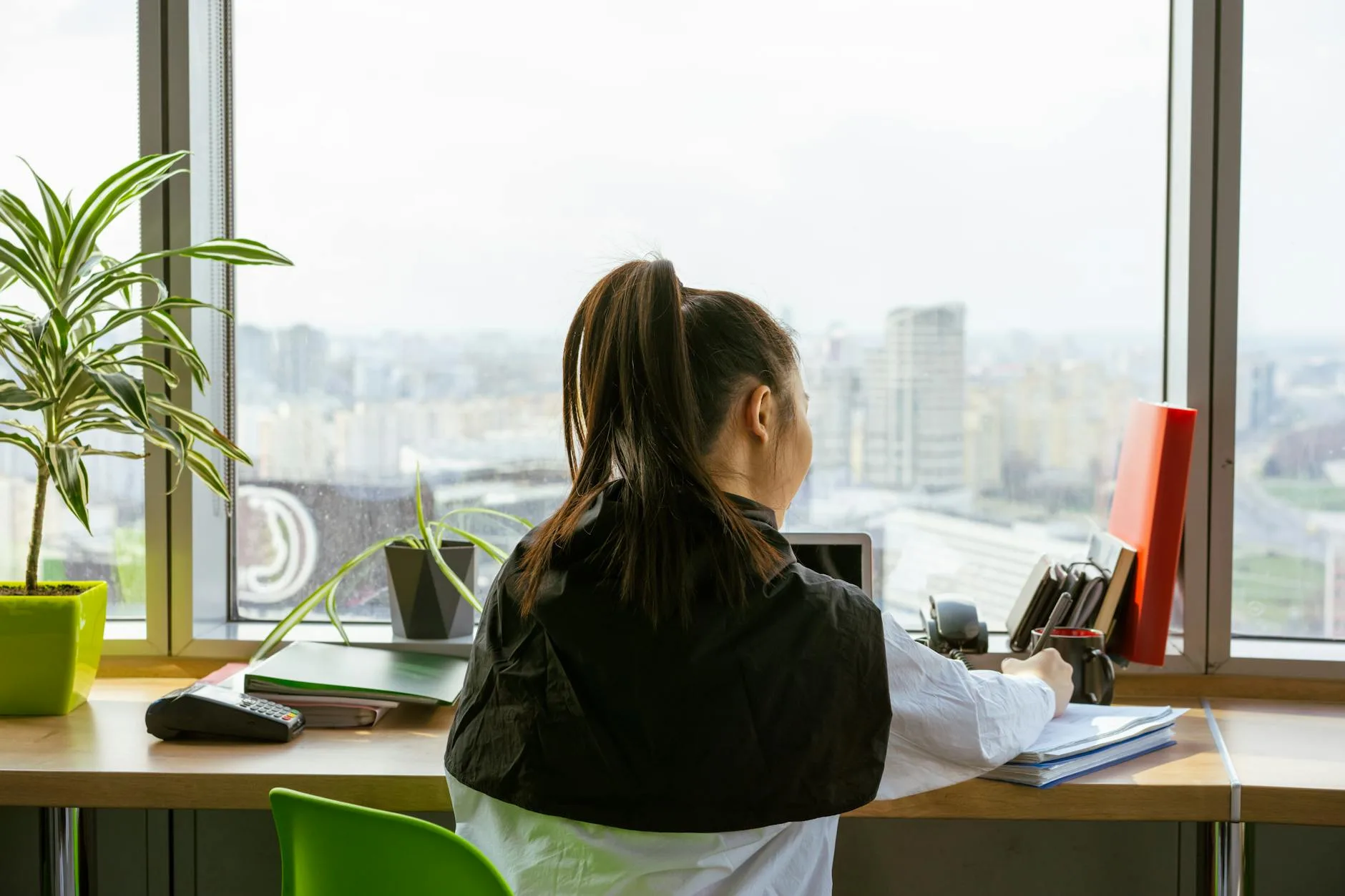 Énergie au travail : 7 pratiques spirituelles pour préserver son équilibre en entreprise